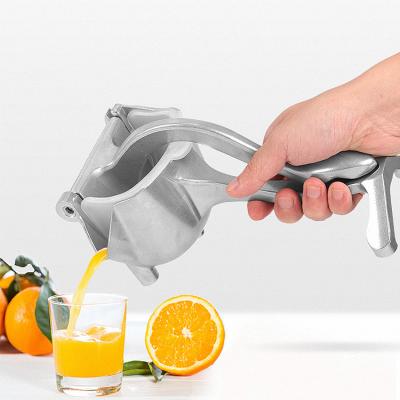 China Portable Fruit Mini Manual Metal Fruit Juicer 304 Stainless Steel Hand Press Viable Hot Selling Fruit Juicer / for sale