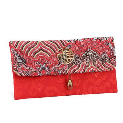 China Chinese Red Lucky Money Pocket Envelope Brocade Classic Vintage Style New Year Envelope Cloth Embroidery Brocade Gift Purse for sale