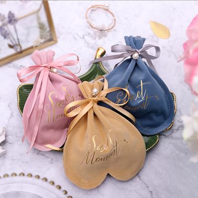 China Safety Hear Shape Design Wedding Favor Luxury Suede Bags Candy Chocolate Package Give Away Gift Bag Velvet Bags With Sting for sale