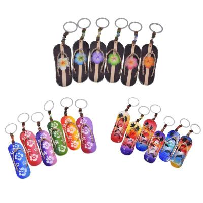 China Hot Selling Wooden Airbrushed Flip Flop Keychain Engraved Fashion Sandal Shoe Keychain Metal Keyholder for sale