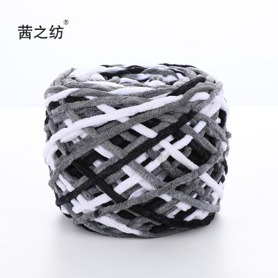 China Gift DIY Thick Color Christmas Amazon Polyester Yarn Elastic Hot Selling Non-Shedding Knitting Yarn for sale