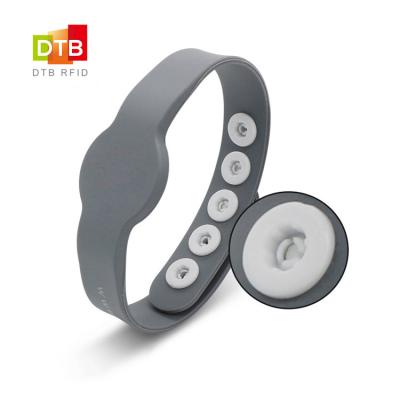 China Waterproof / Waterproof DTB SW06 Mifare C Wristband RFID NFC Payment Silicone Wristband Ultralight Supplier for sale