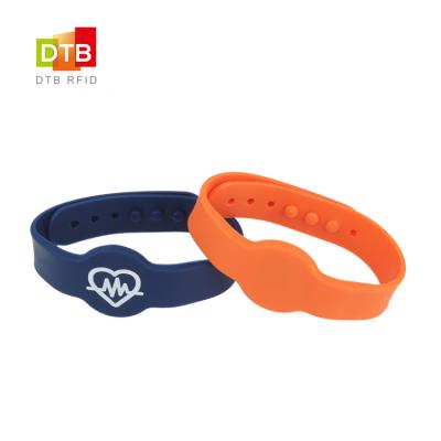 China Waterproof / Waterproof Mifare Desfire 4k NFC Payment RFID Silicone Wristband DTB SW05 Waterproof Free Sample for sale