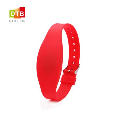 China 13.56MHz NTAG213 MIFARE EV1 Chip Waterproof Passive NFC RFID Wristband Waterproof/Waterproof High Quality Ultralight Wristband for sale