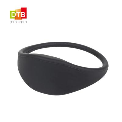 China Waterproof/DTB SW03 Mifare 1K NTAG213/215/216 RFID NFC Silicone Waterproof Hot Selling Bulk Cheap Wristband for sale