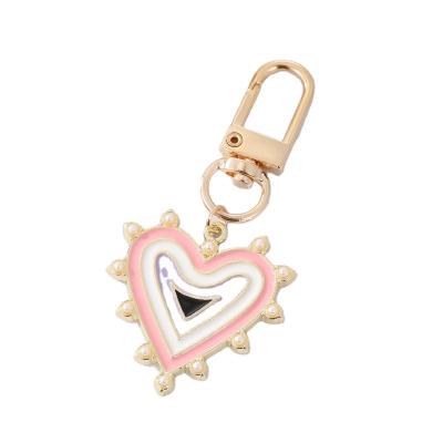 China Metal Dot Drill Set Pearl Heart Shape Alloy Blue Eyes Key Ring Peach Color Peach Heart Bag Pendant Key Ring for sale