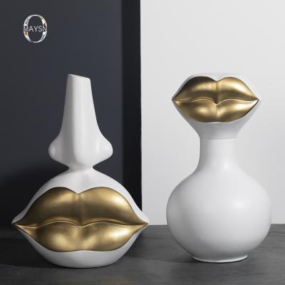 China Minimalist Lips Shape Table Top Decoration Ceramic Gold Modern Home Decor Luxury Home Decor Ornaments Modern Home Accessories for sale