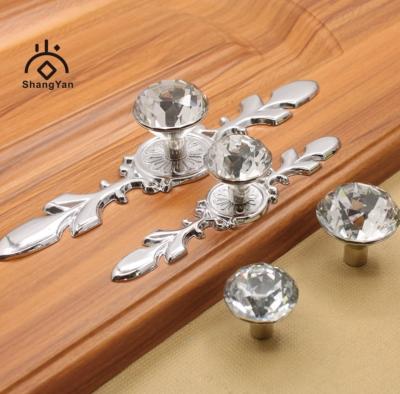 China New Design Lelectrostatic Prevention Crystal Diamond Furniture Cabinet Door Counter Single Drawer Handle Glass Knobs for sale