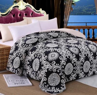 China Home Use And Home Use Polyester Material 100% Polyester Printed Flannel Sherpa Comforter for sale