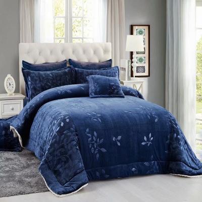 China Home Luxury Design 3D Embossed Flannel Sherpa Comforter Bedding Set for sale