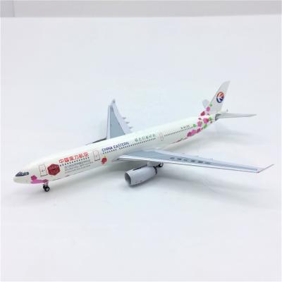 China Model Customized Airbus A-330 Scale Model Airplane High Detailed Matrix Die Cast Model Planes For East China for sale