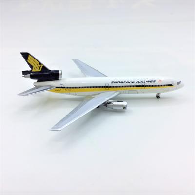 China Simulation Model Customized 1 500 Aircraft Model Dauglas DC-10 High Detailed Die Cast Model Aircraft For Singapore Airlines for sale