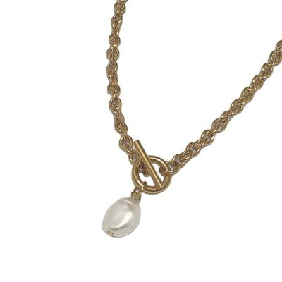 China FASHIONABLE Simple Women's Stainless Steel Necklace Natural Pearl Style Chokers Gold Pearl Pendant Necklace for sale