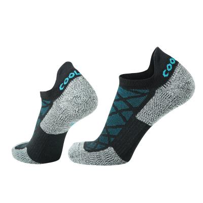 China Breathable ankle sports jars anti slip athletic socks quick dry black and white color for hiking and running coolmax sport socks for sale