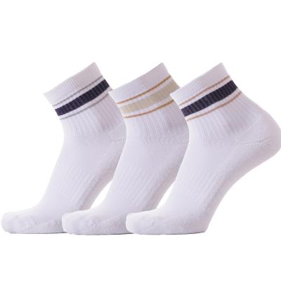 Китай Wholesale High Quality Breathable Women's Polyester Summer Sport White Padded Anti-slip Quarter Socks In 3 Pairs Per Pack продается