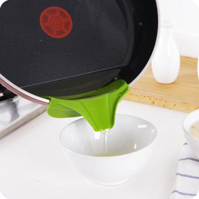 China Kitchen Sustainable Soup Liquid Silicone Anti Spill Bypass Funnel For Pot And Pan for sale