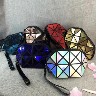 China High Quality Lady Makeup Cosmetic Bag PU Tao Bao Holographic Leather Geometric Pouch for sale