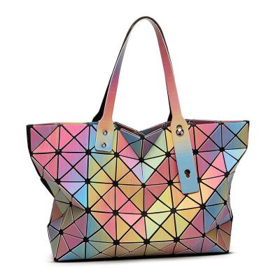 China Multifunctional Famous Stylish Lattice Rainbow Diamond 3D Brand Summer Barrel Tote Bag Geometric Folding Holographic Handbag Large For Women for sale