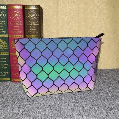 China Multifunctional Hot Sale Latest Geometric Toiletry Makeup Pouch With Zipper Cross - Reflective Body Cosmetic Bag With Chain for sale