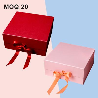 China Low MOQ 20pcs geschenkdoos cardboard paper verpakking gift box manufacturing high quality recyclable christmas gift box for sale