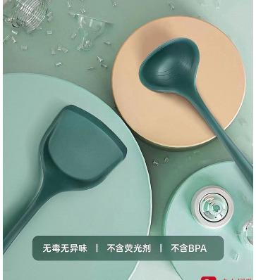 China Silicone Scraper For Baking Tray Silicone Heat Resistant Kitchen Tools 1 for sale