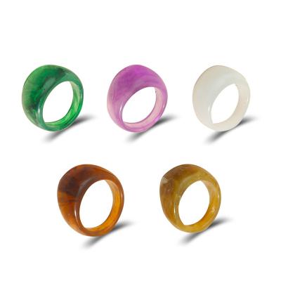 China Creative Colorful Clear Acrylic Ring Unisex Vintage Simple Design Resin Ring for sale