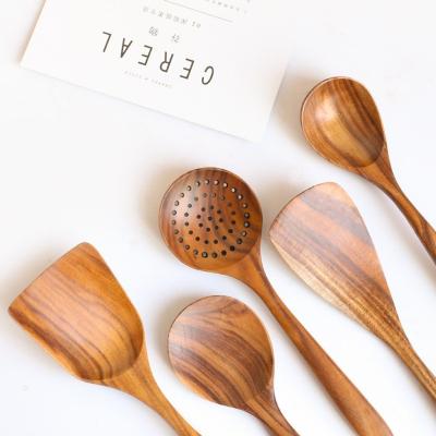 China Sustainable Skimmer Cooking Soup Spoons Scoop Kitchen Tool Kit Natural Teak Wood Long Rice Strainer Soup Tableware Spoon for sale