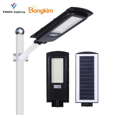 China Solar Panel Waterproof IP65 200W 300W ROAD White Polycrystalline Silicon All In One LED Street Light for sale