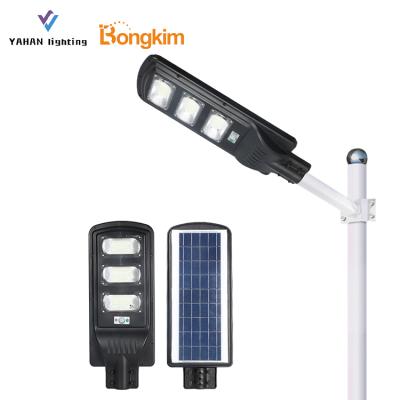 China Modern Road Panel Outdoor Waterproof IP65 Fixtures 30W 60W 90W All In One Solar LED Street Light for sale