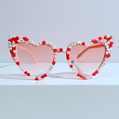 China New Arrivals 2023 Girls Diamond Heart Shaped Sunglasses Women's Fashion Pink Heart Sunglasses for sale