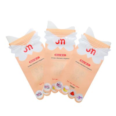 China Modern Disposable Outdoor Use Emergency Urinate Bags 700cc Piss Bags Travel Mini Mobile Toilet Portable Urine Pee Bag Urine Collection for sale