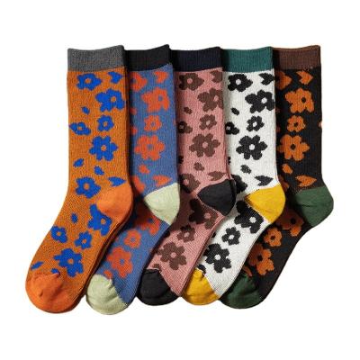 China Fashionable Cotton Women's Logo Socks Customized Sporty Design Women's Flower Crew Socks for sale