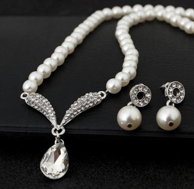 China CLASSIC Bridal Jewelry Girl Gift Bride Pearl Necklace and Earring Set for sale