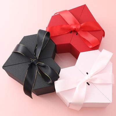 China 2022 Hot Sale Handmade Heart Shape Paper Gift Packaging Box Personalizadas Cajas Para Flores Y Amor for sale