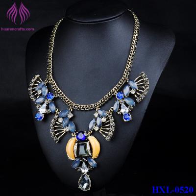 China Resin Women Statement Necklace Resin Flower Necklaces Pendants Fashion Collar Choker Necklace for sale