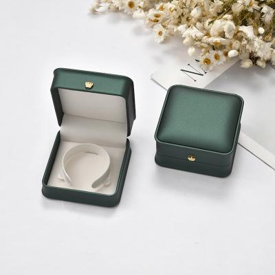 China FENFEN Hot Selling PU Leather Logo Jewelry Packaging Box Bangle Bracelet Custom Box For Wedding for sale