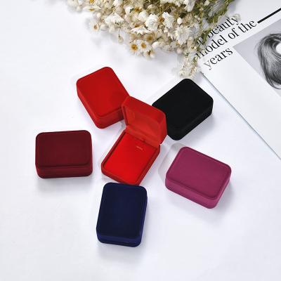 China Wholesale Velvet Jewelry Boxes Cheap Velvet Pendant Box Red Black Blue Red Jewelry Box for sale