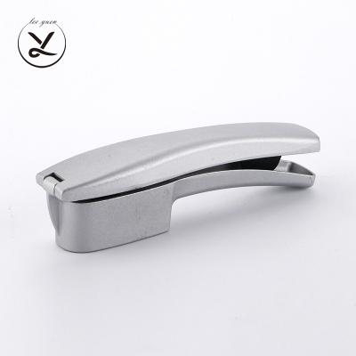 China Sustainable Manufacturer Supply Kitchenware Handheld Opener Crusher Kitchen Tools Garlic Press With Logo for sale