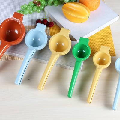 China Manufacturer Supply Aluminum Handheld Fruit Citrus Juicer Viable Kitchen Lemon Squeezer With Logo for sale