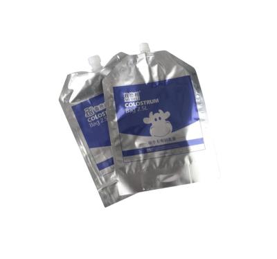 China Milk Storage 2.5L 4L Milk Pouch Calf Cow Colostrum Storage Bags With Soft Tube First Milk Bags Calf Colostrum Bag for sale