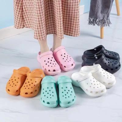 China Waterproof Trendy Women's High Platform Clogs Shoes Chunky Heel Sandals Garden House Sandal Clogs for sale