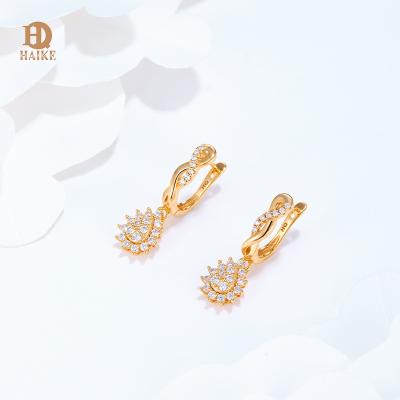 China CZ Romantic Heart Huggie Twist Earring 2022 Fashion Drop Earrings 18K Gold Plated Charm Dangle Earrings for sale