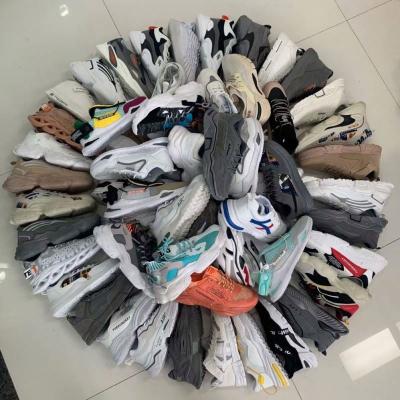 China China Wholesale Mens Sports Mixed Sneakers Shoe Wholesale Mixed Shoe Stock Cheap Manufacture Second-Hand Shoe Depreciation for sale