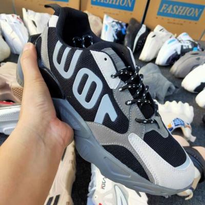 China Fashion Trend Clearance Bulk Running Shoes Mixed Sneakers Bulk Mens Running Sports Sneakers For Men for sale