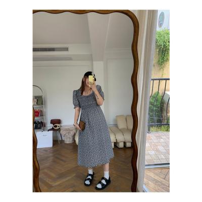 China Anti-static Summer Bubble Sleeve Waist Shrinking Slim Dress Plus Size Floral Knee Length Pleated Dress for sale