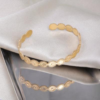 China Trendy Shine Flower Jewelry Fashion Bead Women's Open Type Bracelet for sale