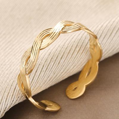 China FASHIONABLE Tengagement Ring Wave Link 18k Gold Plated Ring Set For Women for sale