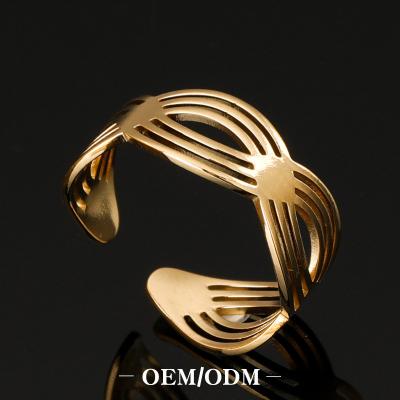 China FASHIONABLE No Faded Chunky Geometric Thick Cuban Chain Link Handmade Cocktail Rings Women for sale