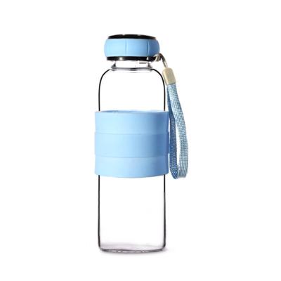 China 2020 New Design Sustainable Borosilicate Glass Water Bottle High Quality Leak Proof Glass Water Bottle With Silicone Sleeve for sale