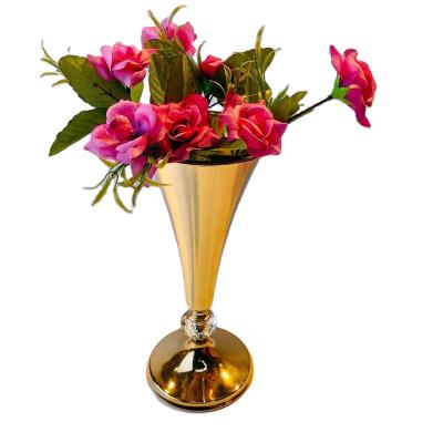 China New Nordic Classic/Postmodern Flower Table Wedding Gold Metal Vase Centerpiece Stand For Florist for sale